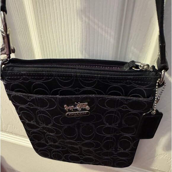 Coach black sling bag crossbody NWOT signature coach pattern - Picture 7 of 9